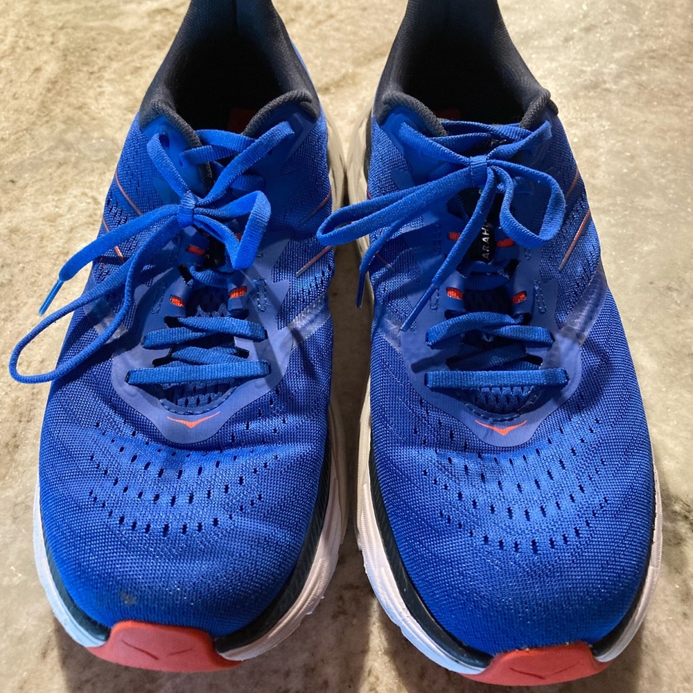 Hoka Arahi 5 shoes